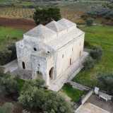 ...� la chiesa di Ognissanti di Cuti, tempio dell�XI secolo nascosto tra gli ulivi e i terreni della campagna tra Capurso e Valenzano (foto di Carlo Bellomo)